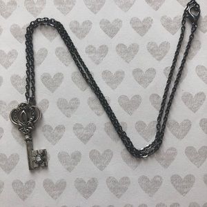 NWT Vintage key silver long necklace
